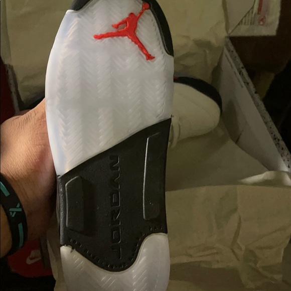 Boys Jordan’s size 2 in a half brand new - Picture 2 of 4